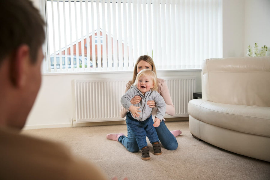 ¿Cómo hacer la casa segura para un bebé?