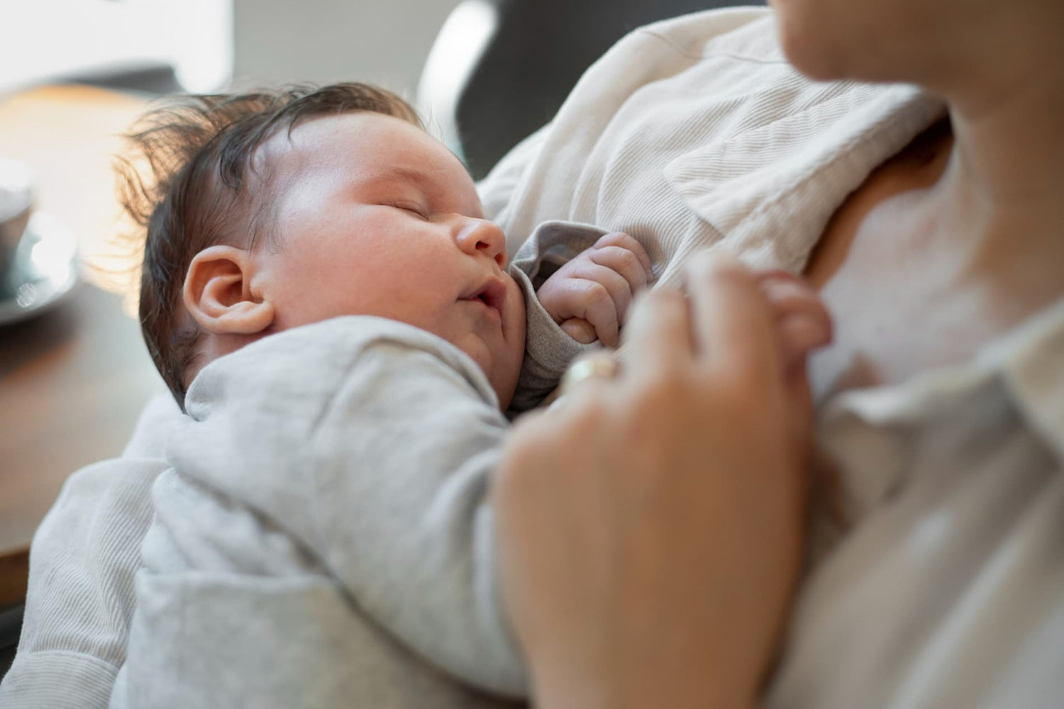 cómo saber si mi bebé tiene hambre o sueño