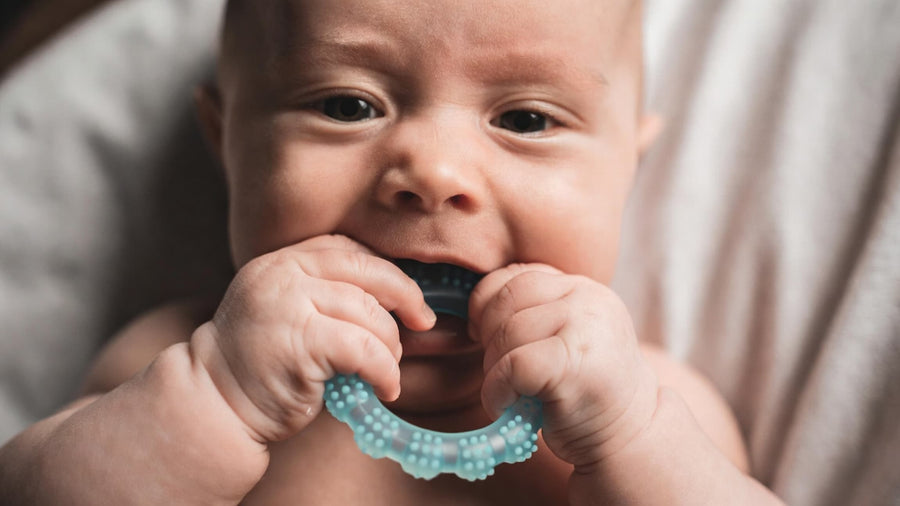 Mordedores de silicona vs mordedores de madera