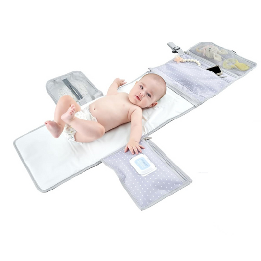 cambiador portatil para bebe gris con nubes blancas
